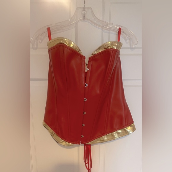 Wonder Woman Corset Set - Picture 4 of 13